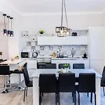 H11 Luxury Centro - Elegante - Casino