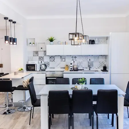 H11 Luxury Centro - Elegante - Casino