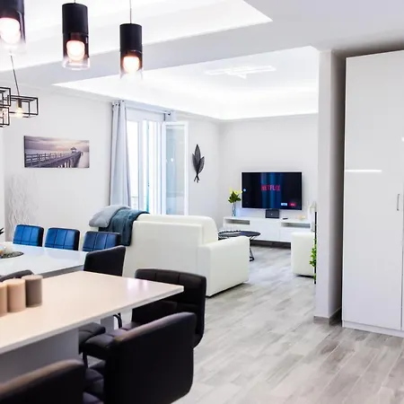 H11 Luxury Centro - Elegante - Casino شقة سانريمو