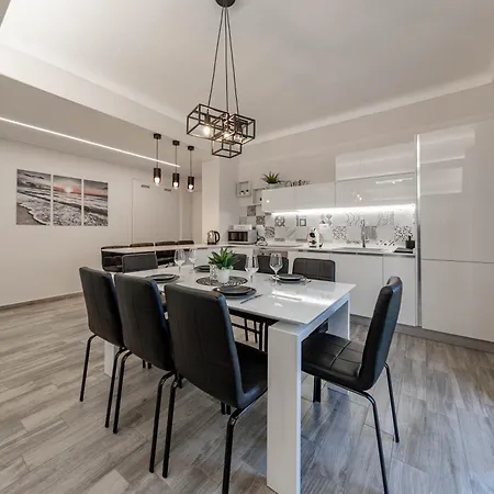 H11 Luxury Centro - Elegante - Casino شقة *